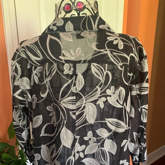 Choices Sheer Floral Blouse - Picture 2 of 5